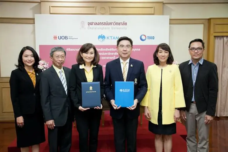 ศาสตราจารย์ ดร. บัณฑิต เอื้ออาภรณ์ (ที่ 4 จากซ้าย) ...