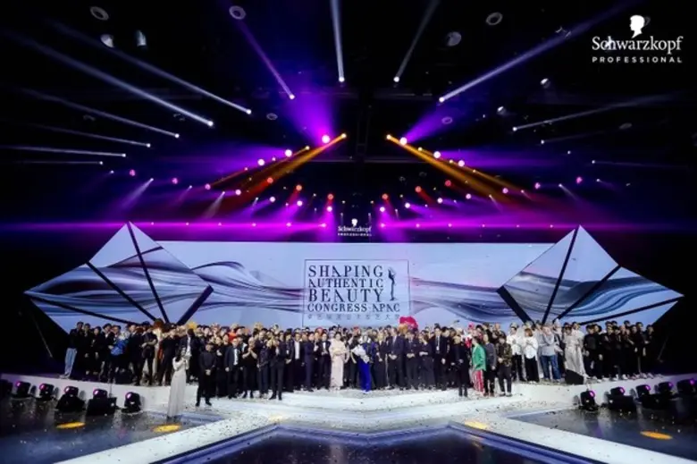 ปิดฉากความประทับใจได้อย่างยิ่งใหญ่อลังการ...