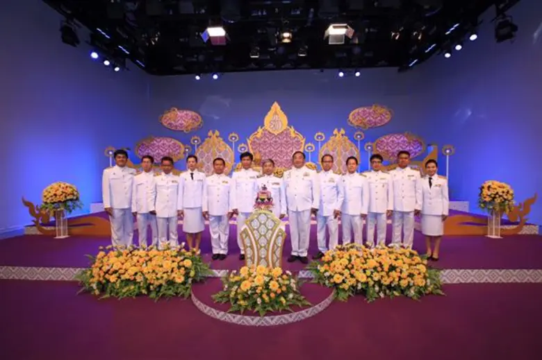 ผศ.ดร.วิโรจน์ ลิ้มไขแสง อธิการบดี พร้อมด้...