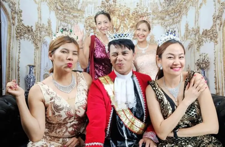 เพื่อเป็นการสร้างสีสันให้กับการประมูลเพชร...