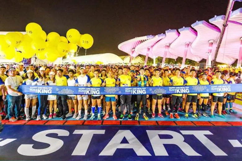 นักวิ่งและนักปั่นจักรยานรวมกว่า 15,000 คน...