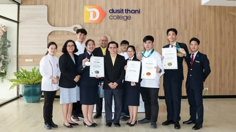 เมื่อเร็ว ๆ นี้ ดร.ศิริพงษ์ รักใหม่ (แถวห...