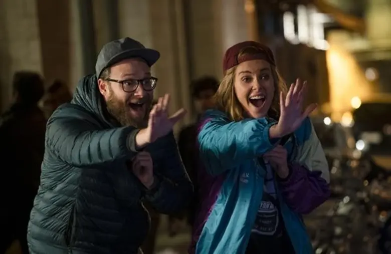 เซธ โรเกน-ชาร์ลิซ เธอรอน การันตี นักข่าวปากหมากับว่าที่ประธานาธิบดี รักนี้ฮาแน่! ใน “Long Shot นายโคตรแน่ ขอจีบตัวแม่หน่อย”