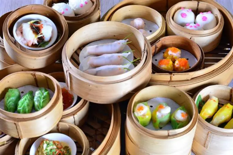 เนื่องในโอกาสฉลองครบรอบปีที่ 53 ของโรงแรม...