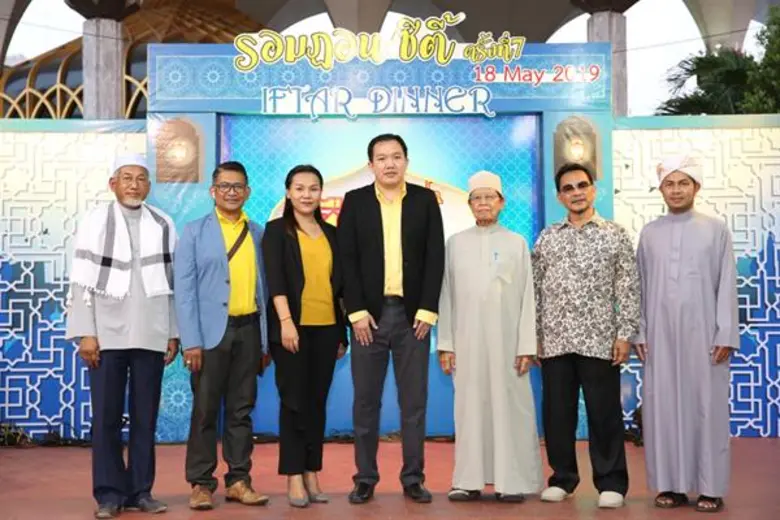 นายยศสรัล แต้มคงคา (ที่ 4 ซ้าย) ผู้อำนวยก...