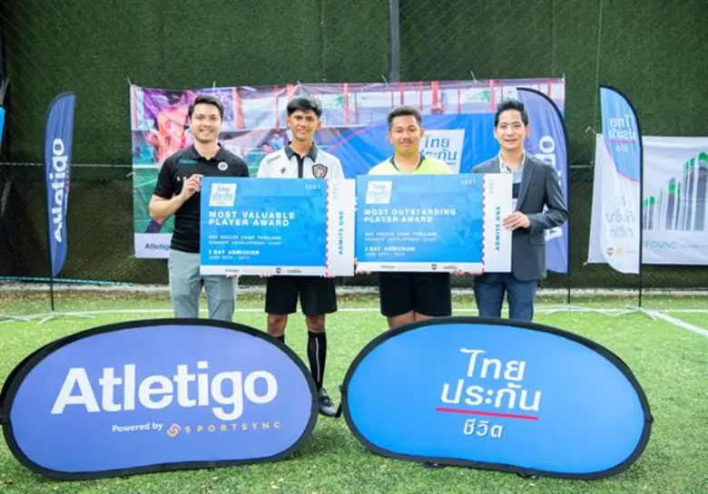 นายนิติพงษ์ ปรัชญานิมิต (ขวาสุด) ผู้ช่วยก...