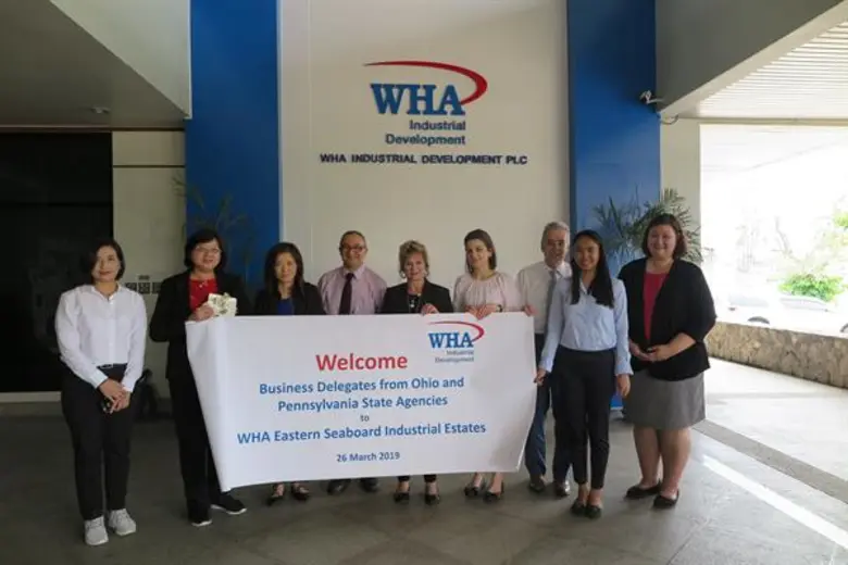 นางสาวลัดดา โรจนาวิไลวุฒิ (ที่ 2 จากซ้าย)...