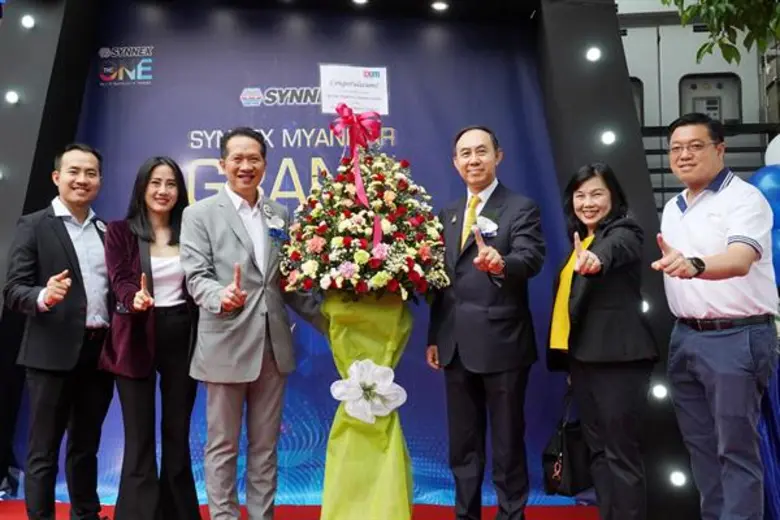 นายพิศิษฐ์ เสรีวิวัฒนา (ที่ 3 จากขวา) กรร...