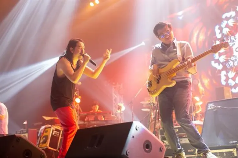 ฮอลล์ ออฟ แฟน : ซันเดย์ อีฟนิ่ง คอนเสิร์ต กับคอนเสิร์ตครั้งที่ 5 'อพาร์ตเมนต์คุณป้า’ และ 'บุรินทร์ บุญวิสุทธิ์’ จัดเต็มความสนุกสุดมันส์