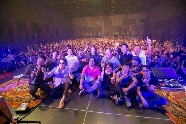 ฮอลล์ ออฟ แฟน : ซันเดย์ อีฟนิ่ง คอนเสิร์ต กับคอนเสิร์ตครั้งที่ 5 'อพาร์ตเมนต์คุณป้า’ และ 'บุรินทร์ บุญวิสุทธิ์’ จัดเต็มความสนุกสุดมันส์