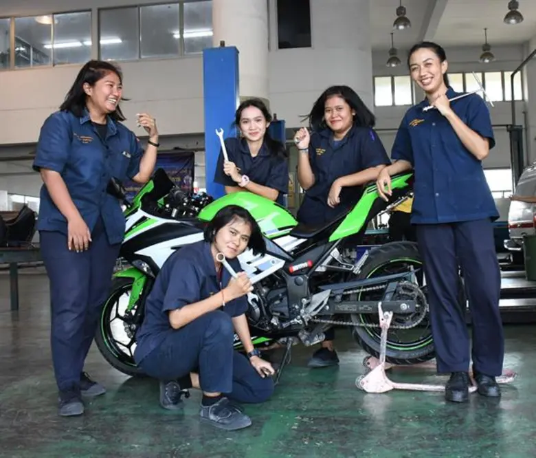 อาชีวะเปิดสอนซ่อมบิ๊กไบค์ ช่วงวันหยุด