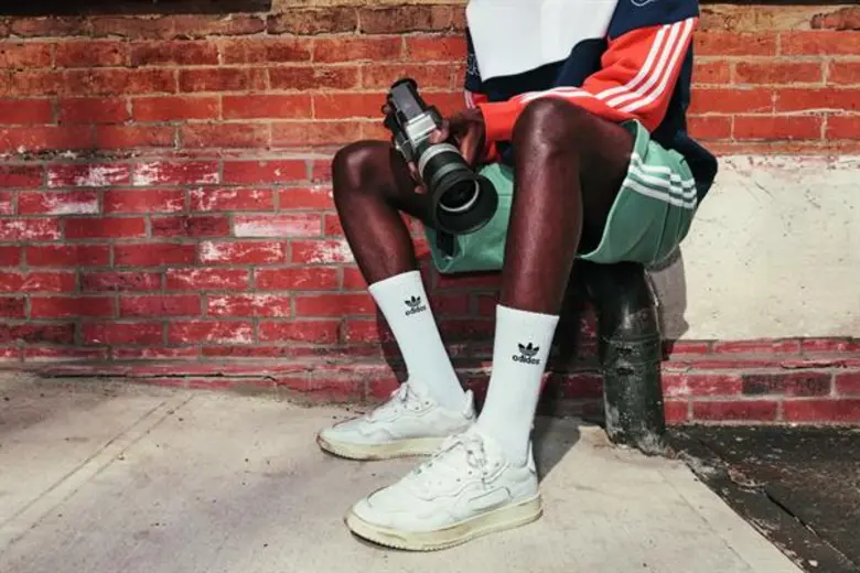 adidas Originals ส่งคอลเล็กชั่น Home Of Classics รวบรวมสนีกเกอร์หนังสีขาวระดับไอคอน ระเบิดไอเดียจากคอร์ทกีฬา