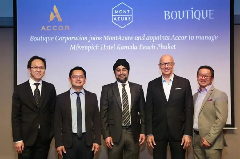 คุณปรับ ทักราล (กลาง) ประธานและกรรมการผู้...