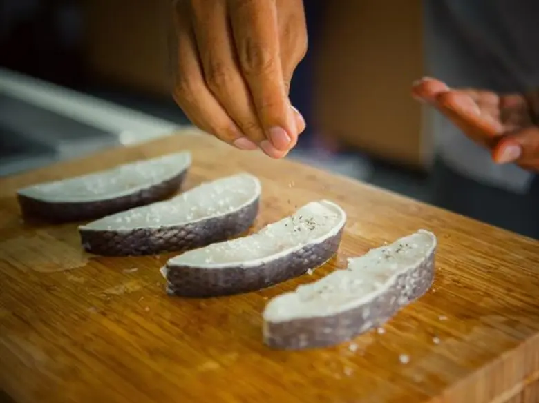 แปลงร่างอาหารไทยให้เลิศหรูกับ “ปลาหิมะราดพริก”