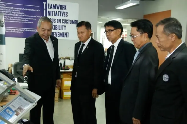 ณ โรงเรียนธุรกิจการขนส่งและการค้าระหว่างป...