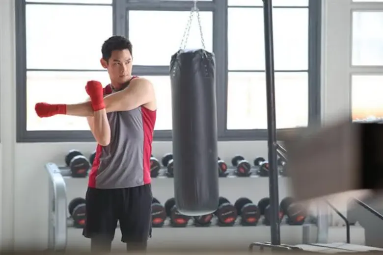 หนึ่งวันกับ “กันต์” โชว์พลังความฟิต เต็ม 100 ภารกิจ  ด้วยสก๊อต 100 ซุปไก่สกัดสูตร 100% ขนาด 100 มิลลิลิตร