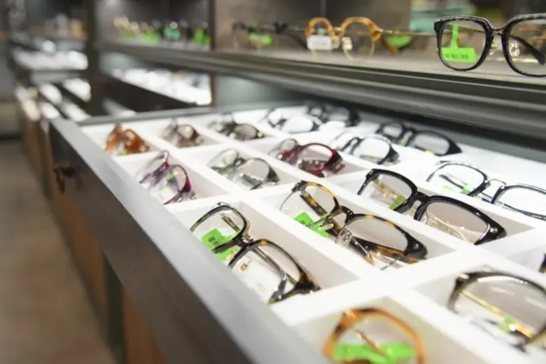 "ยุคดิจิตอล" ชีวิตของคนรุ่นใหม่ ใช้สายตาด...