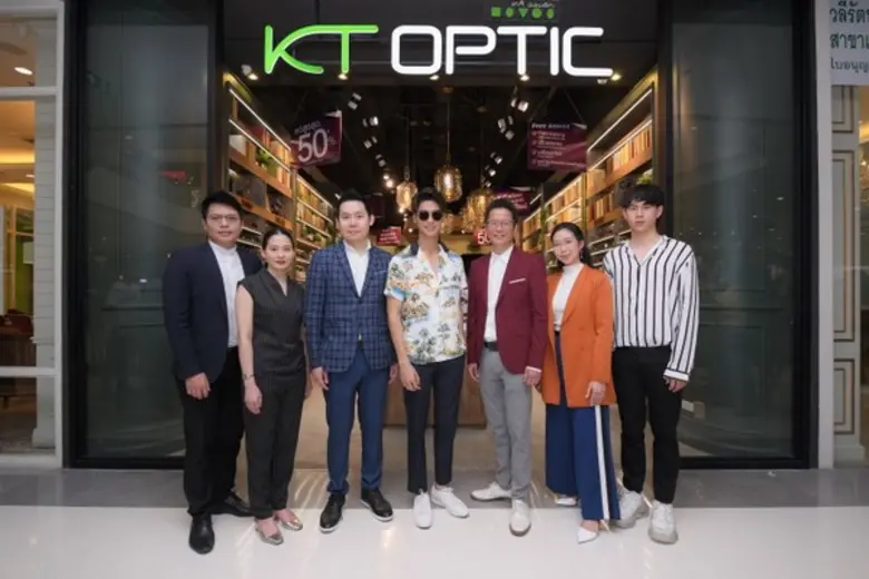 “มอง”กันให้ “ชัดๆ” กับ ออกัส วชิรวิชญ์ (อาสี่ กรงกรรม) เพราะไลฟ์สไตล์ “คนรุ่นใหม่” คุณภาพการมองเห็น “ต้องดี”