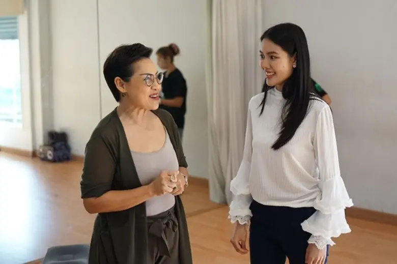 ภาพซ้อมการแสดง ของ ม.ล.ขวัญทิพย์ เทวกุล หนึ่งในนักแสดงละครเวที นางฟ้า เดอะ มิวสิคัล ดรีมบอกซ์