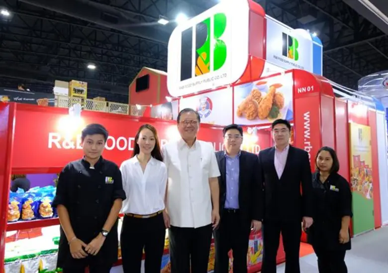 ดร.สมชาย รัตนภูมิภิญโญ (ที่ 3 จากซ้าย) ปร...