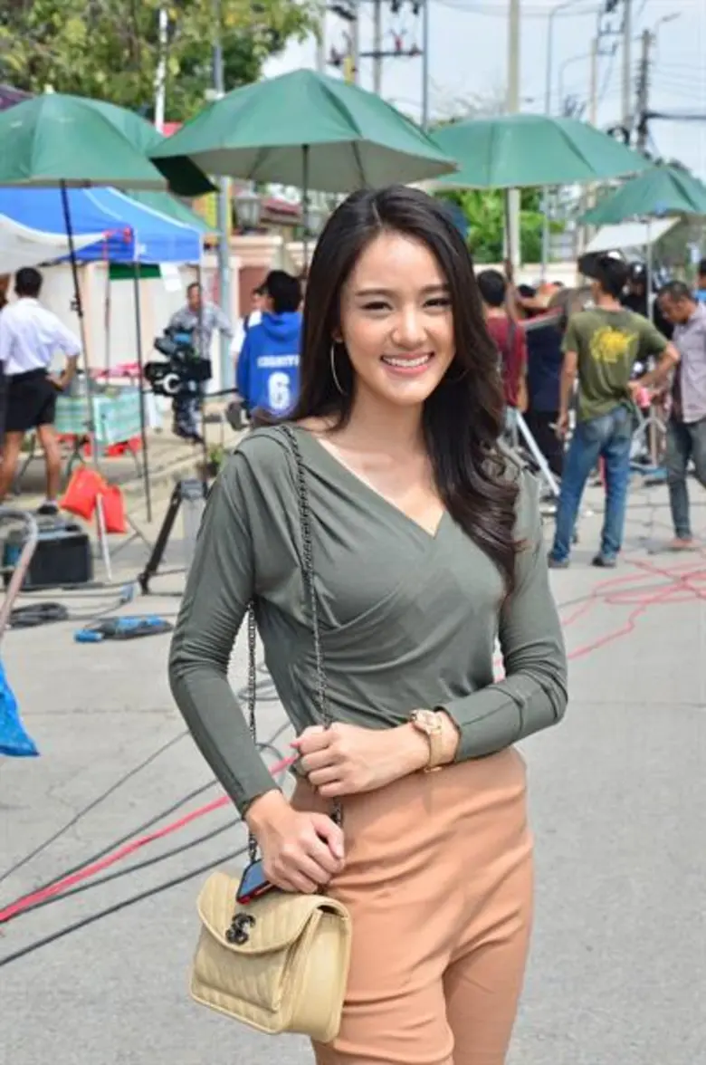 บก.นิตยสารสาวสวย “เจด้า-ศรัณย่า” อวดฝีมือพลิกร้ายครั้งแรก ใน “มนตร์กาลบันดาลรัก”