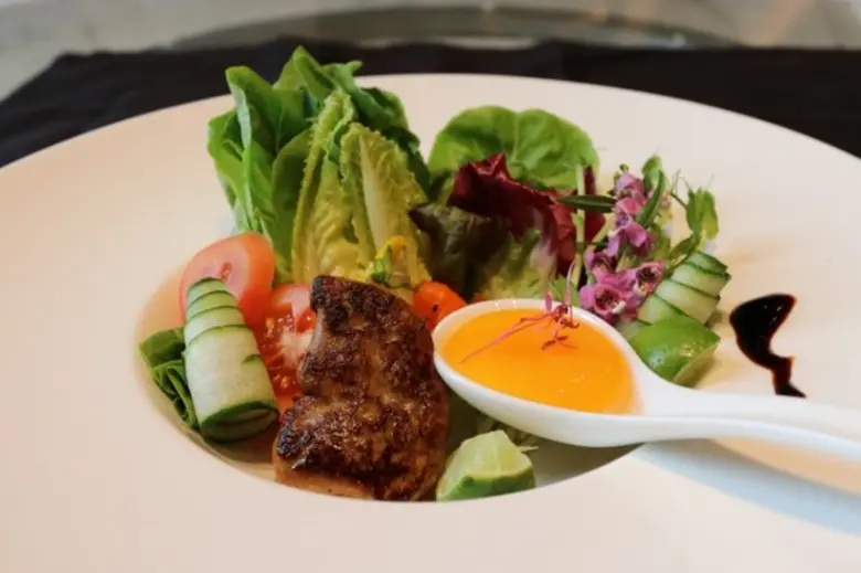 เซทอาหารจีน “ตับห่าน” ที่ห้องอาหาร เย่า เรสเตอรองท์ โรงแรม แบงค็อกแมริออท เดอะ สุรวงศ์