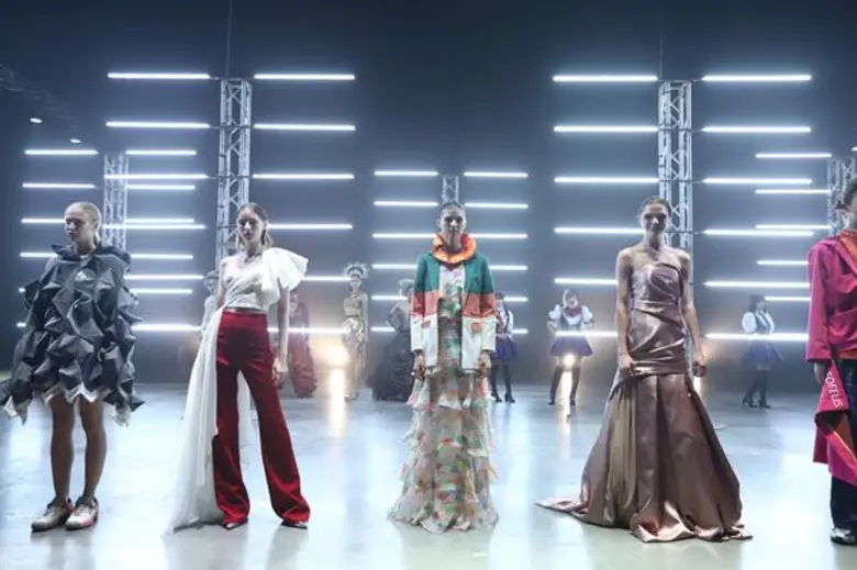 ธุรกิจแฟชั่นโตอู้ฟู่ “บุนกะ” ตอกย้ำโรงเรียนออกแบบแฟชั่น ผลิตนักออกแบบป้อนตลาดรับเทรนด์เติบโตทั้งในและต่างประเทศ เฟ้นหาไอเดียใหม่จุดประกายต่อยอดดีไซน์เนอร์ เปิดหลักสูตรรองรับดีมานด์โลกแห่งแฟชั่น