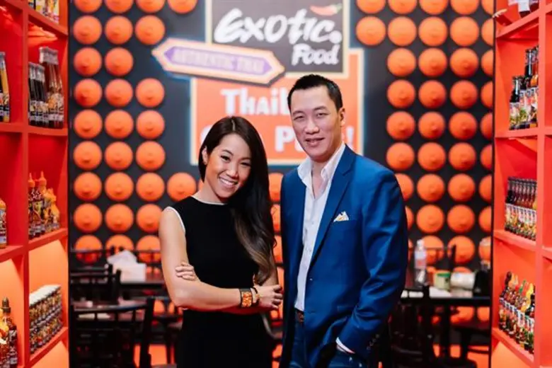 นายจิตติพร จันทรัช (ขวา) กรรมการผู้จัดการ...