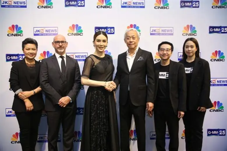 คุณจักรพงษ์ จักราจุฑาธิบดิ์ (ที่ 3 จากซ้า...