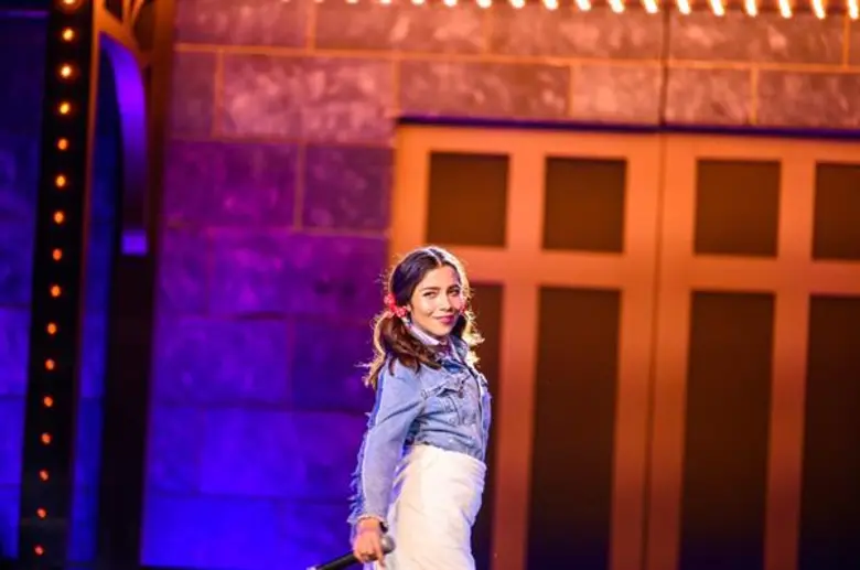 เวทีสะเทือน!!!! “จีน่า” พลิกลุคเป็นสาวอินเดีย ออกสเต็ปเต้นน้ำกระจาย!!! “ฟิลลิปส์” อวดกล้ามแน่น ซิคแพคเฟิร์ม โชว์ลีลาแดนซ์สุดหวิว!!! ใน “LIP SYNC BATTLE THAILAND SEASON 2”