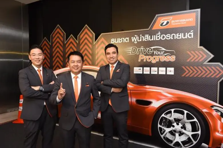 นายป้อมเพชร รสานนท์ (กลาง) รองกรรมการผู้จ...