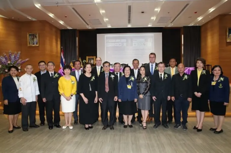 รศ. ดร.คุณหญิงสุมณฑา พรหมบุญ อธิการบดี พร...