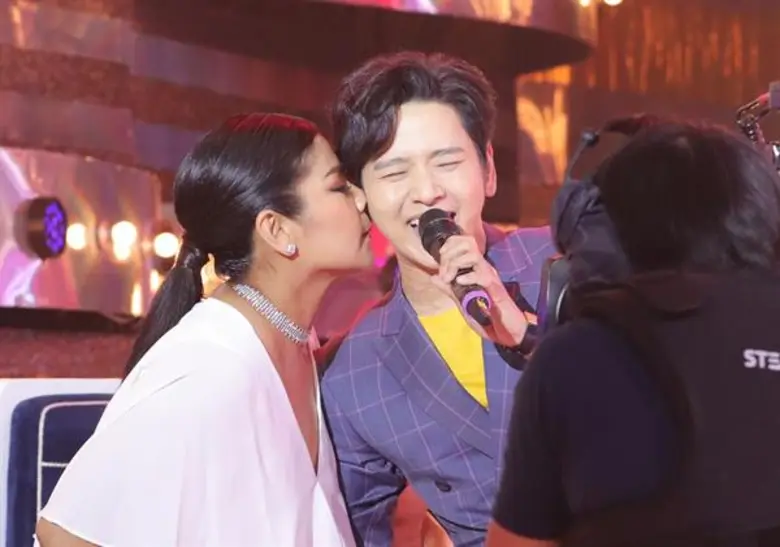 ยังนำความสนุกจากการแข่งขันร้องเพลงเพื่อชุ...