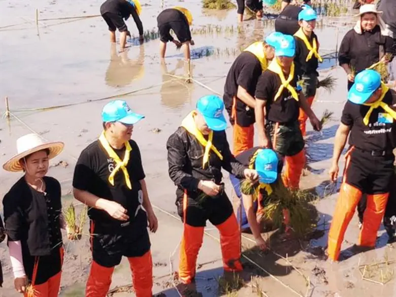 เลขาธิการ ส.ป.ก เปิดงานกิจกรรมสร้างสรรค์ศิลปะบนนาข้าวในผืนดินพระราชทาน เพื่อการคุ้มครองพื้นที่เกษตรกรรม เฉลิมพระเกียรติ เนื่องในโอกาสมหามงคลพระราชพิธีบรมราชาภิเษก