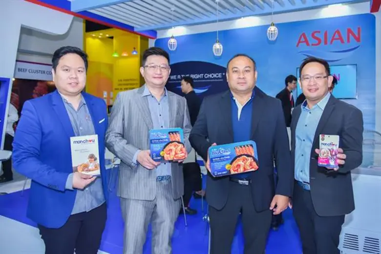 คุณวัลลภ ล้อมลิ้ม (ที่ 3 จากซ้าย) กรรมการ...