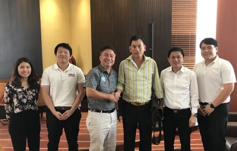 นายสมภพ ศักดิ์พันธ์พนม (ที่ 3 จากซ้าย) ปร...