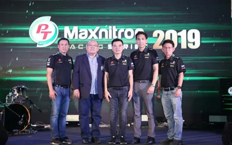 นายพิทักษ์ รัชกิจประการ (ที่ 3 จากขวา) ปร...