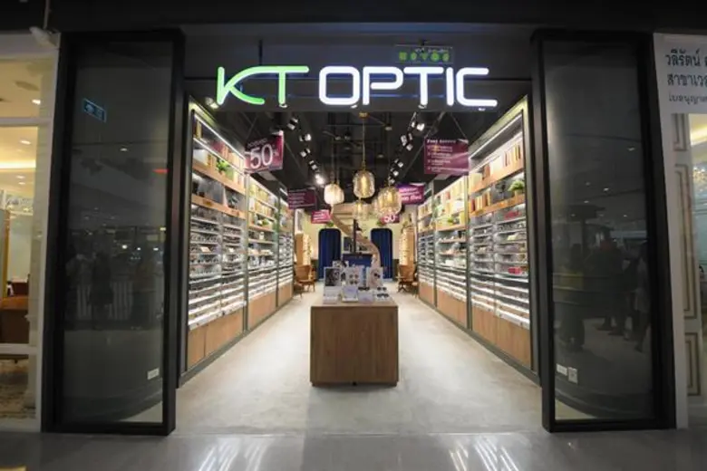 “มอง”กันให้ “ชัดๆ” กับ ออกัส วชิรวิชญ์ (อาสี่ กรงกรรม) เพราะไลฟ์สไตล์ “คนรุ่นใหม่” คุณภาพการมองเห็น “ต้องดี”