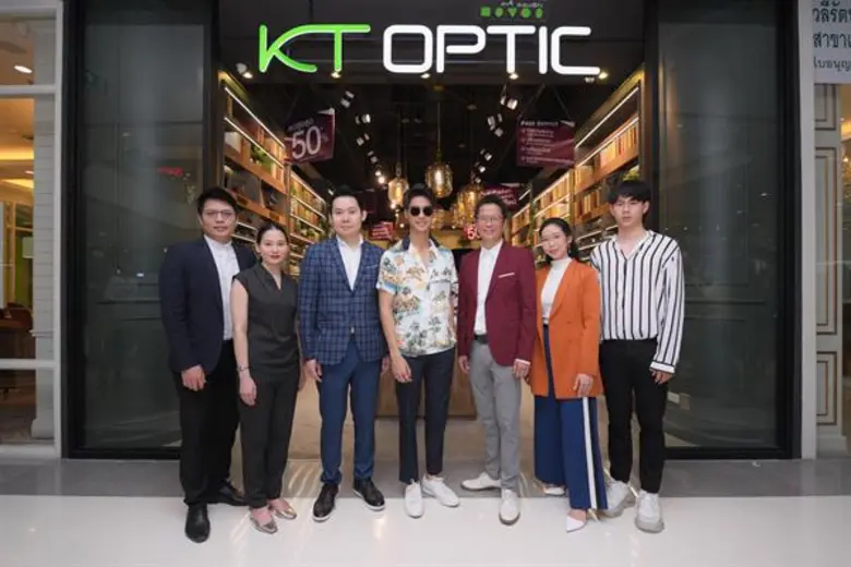 “มอง”กันให้ “ชัดๆ” กับ ออกัส วชิรวิชญ์ (อาสี่ กรงกรรม) เพราะไลฟ์สไตล์ “คนรุ่นใหม่” คุณภาพการมองเห็น “ต้องดี”