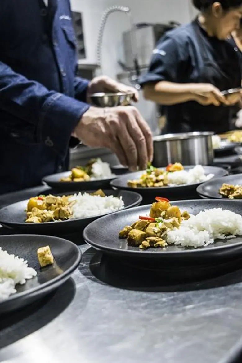 คูลิเนอร์เปิดคอร์สสอนทำอาหารวีแกนแบบเอ็กซ์คลูซีฟโดยเชฟระดับโลก เรียนรู้วัฒนธรรมวีแกนและเทคนิคการทำอาหารสมัยใหม่กับมาสเตอร์เชฟอาหารวีแกน