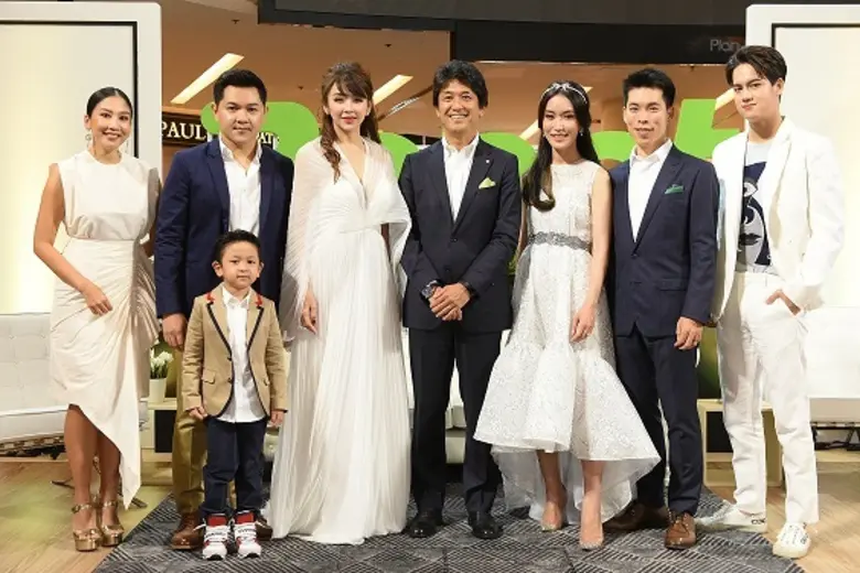 แฟนคลับสุดฟิน เป้ย-ปานวาด ควงสามีและน้องโ...