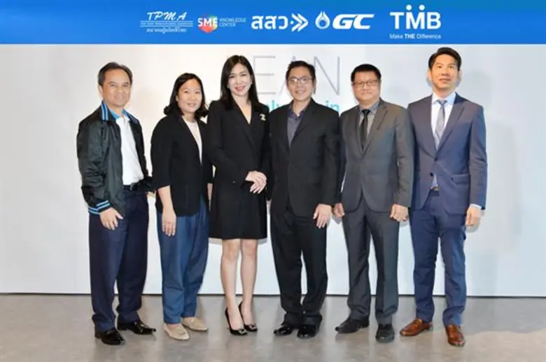 ดร.รุจิกร ภาวสุทธิไพศิฐ (ที่ 4 จากซ้าย) ห...