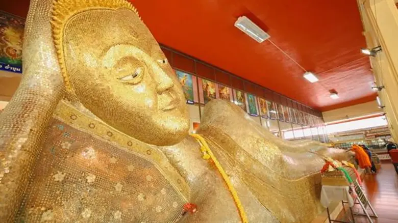 ทีวีไกด์: รายการ "ไทยทึ่ง" “เลโอ” พาทึ่ง “หลวงพ่อแสนเหรียญ”