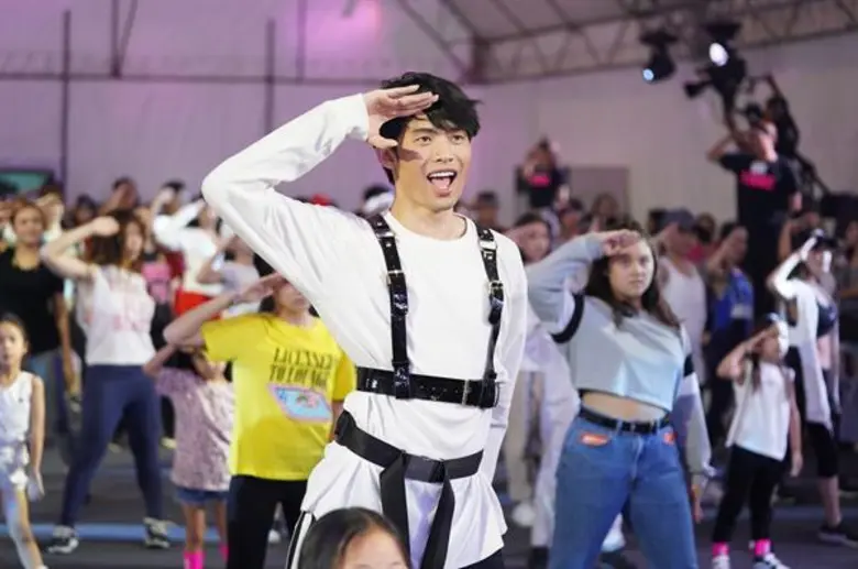 วู้ดดี้ วุฒิธร เล่นใหญ่นำทีมดาราสายฟิต เต้น Kill This Love ทำสถิติที่ Fitfest 2019 สวนสนุกแห่งการออกกำลังกายที่ใหญ่และมันส์ที่สุด