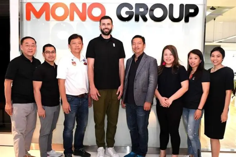 คุณซังโดลี กรรมการผู้จัดการ และ คุณกฤตกร ...