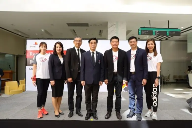 นาย ศิระ อินทรกำธรชัย (ที่สามจากขวา) ประธ...