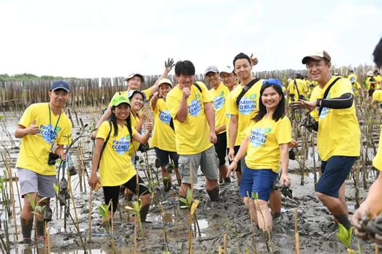 พานาโซนิครักษ์โลก ร่วมปลูกป่าชายเลนคืนความสมดุลสู่ธรรมชาติ
