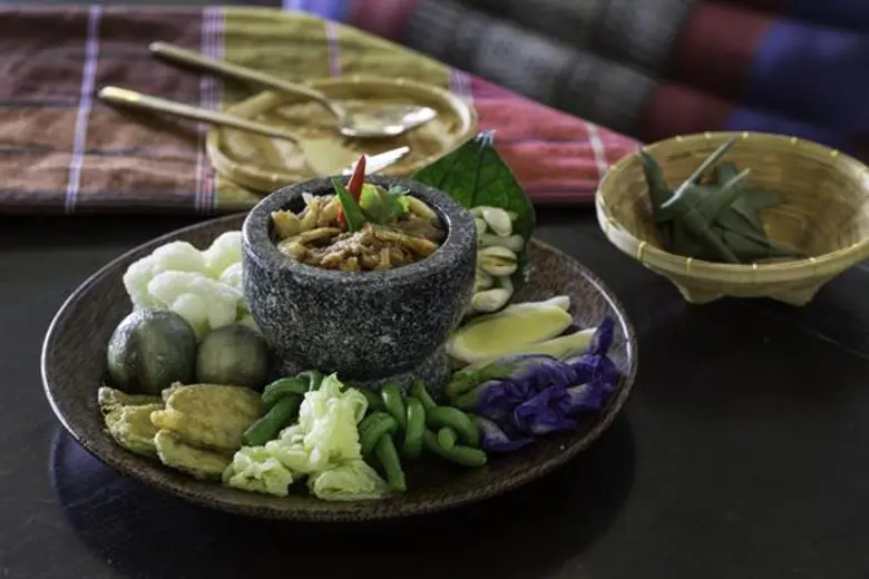 รสเสน่ห์อาหารภาคใต้และภาคกลาง สู่อาหารไทยชั้นเลิศตำรับ "พันวา เฮ้าส์" ในแมนชั่นสุดคลาสสิค สไตล์ชิโน-โปรตุกีส ริมทะเลอันดามัน ณ ห้องอาหารพันวาเฮ้าส์ โรงแรมเคปพันวา ภูเก็ต