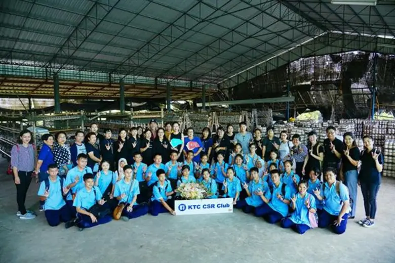 เคทีซีผนึกเศรษฐเสถียรฯ แถลงข่าวเปิดโครงการ “เรียนรู้ ต่อยอด ยั่งยืน” เสริมหลักสูตรการเรียนเพื่อน้องบกพร่องทางการได้ยิน