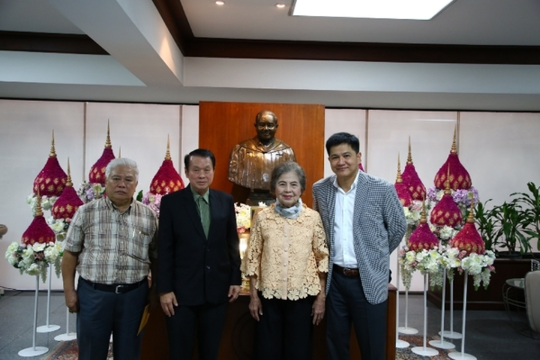 ผู้รับใบอนุญาตจัดตั้ง ม.ศรีปทุม ร่วมแสดงความยินดี ประธานกรรมการมูลนิธิตระกูลเล้าแห่งประเทศไทย คนใหม่	